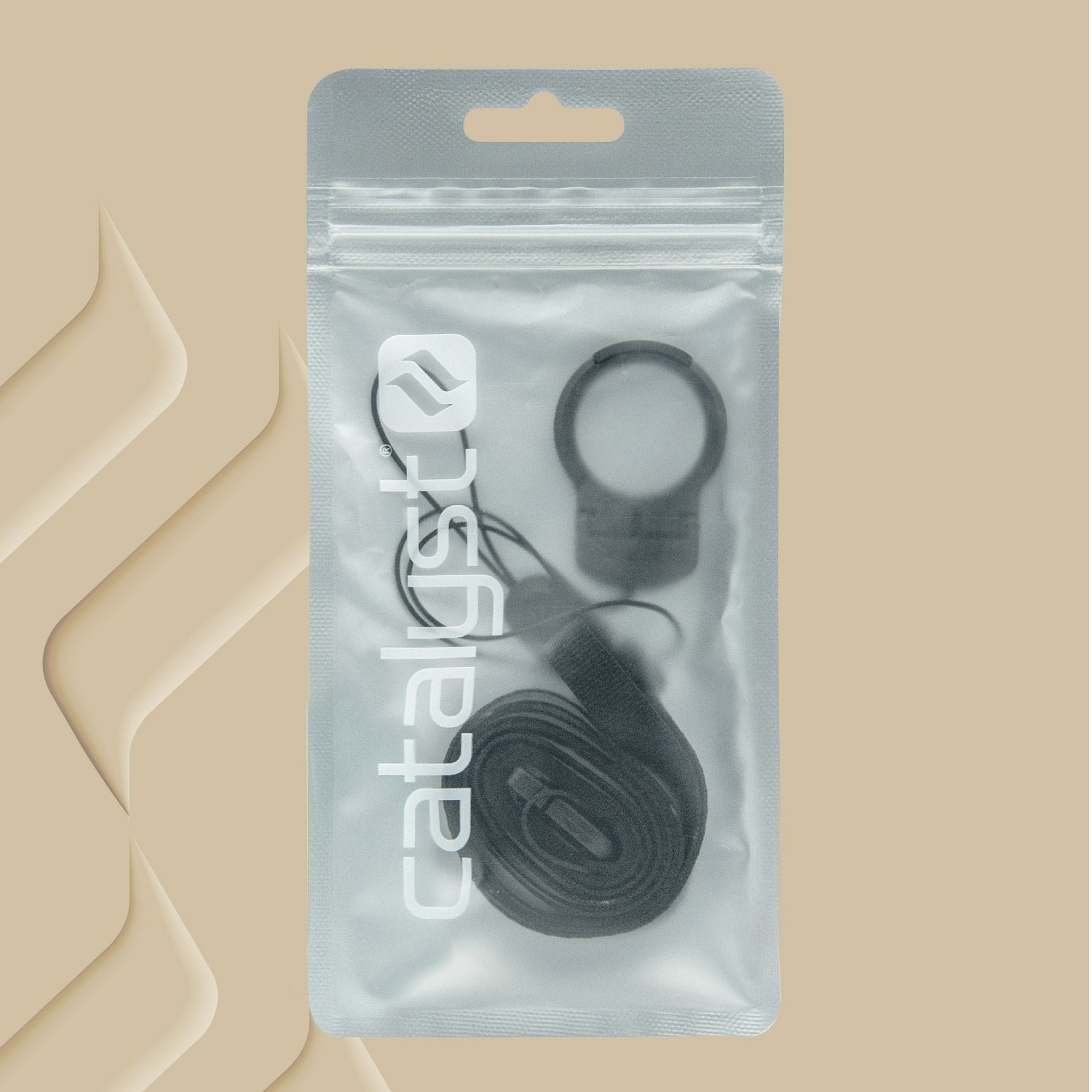 catalyst shoulder strap and ring stand bundle inside a packaging 