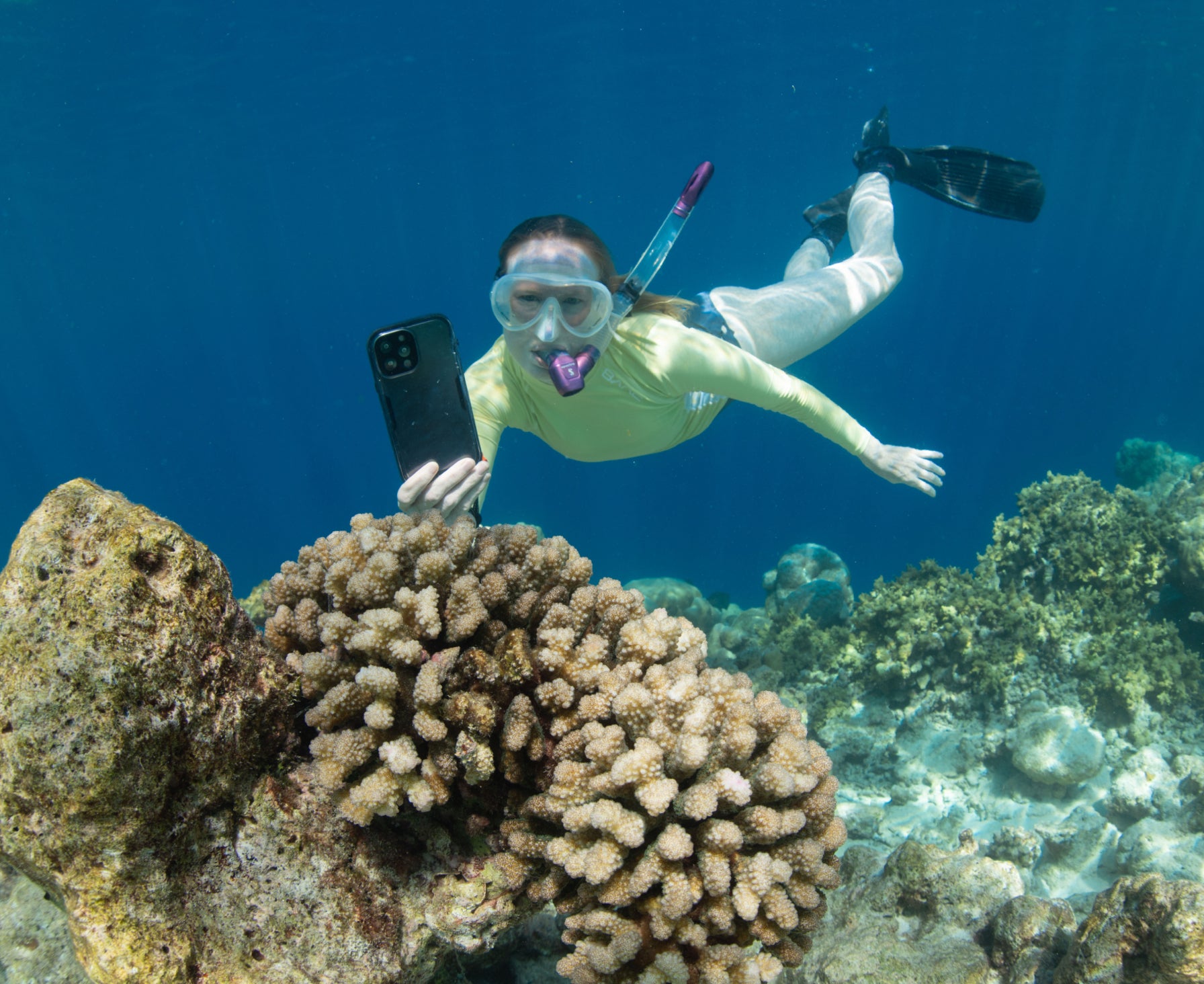Taking under water pictures while snorkling with iPhone waterproof case
