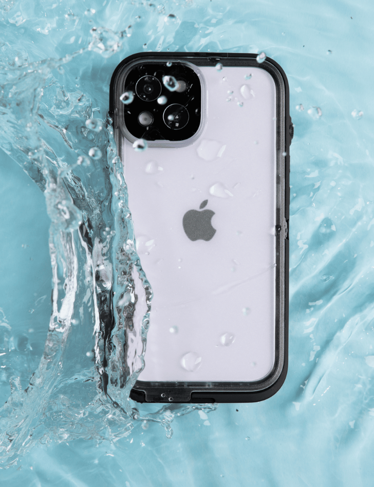 Catalyst Waterproof iPhone 14 underwater
